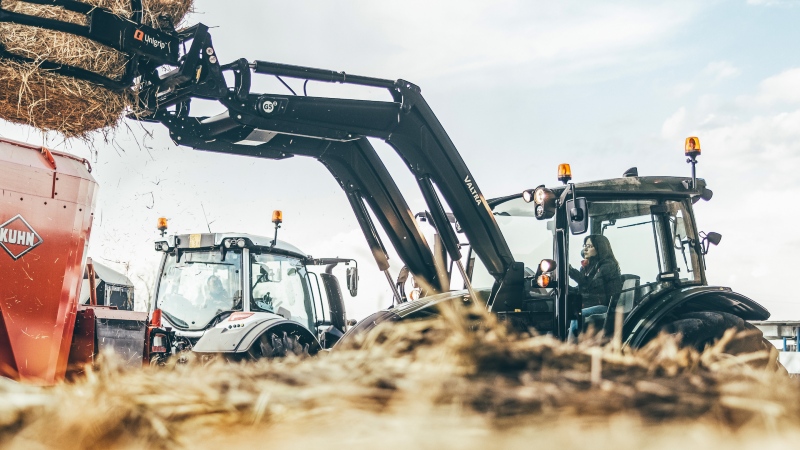 Valtra traktor i  A Serien