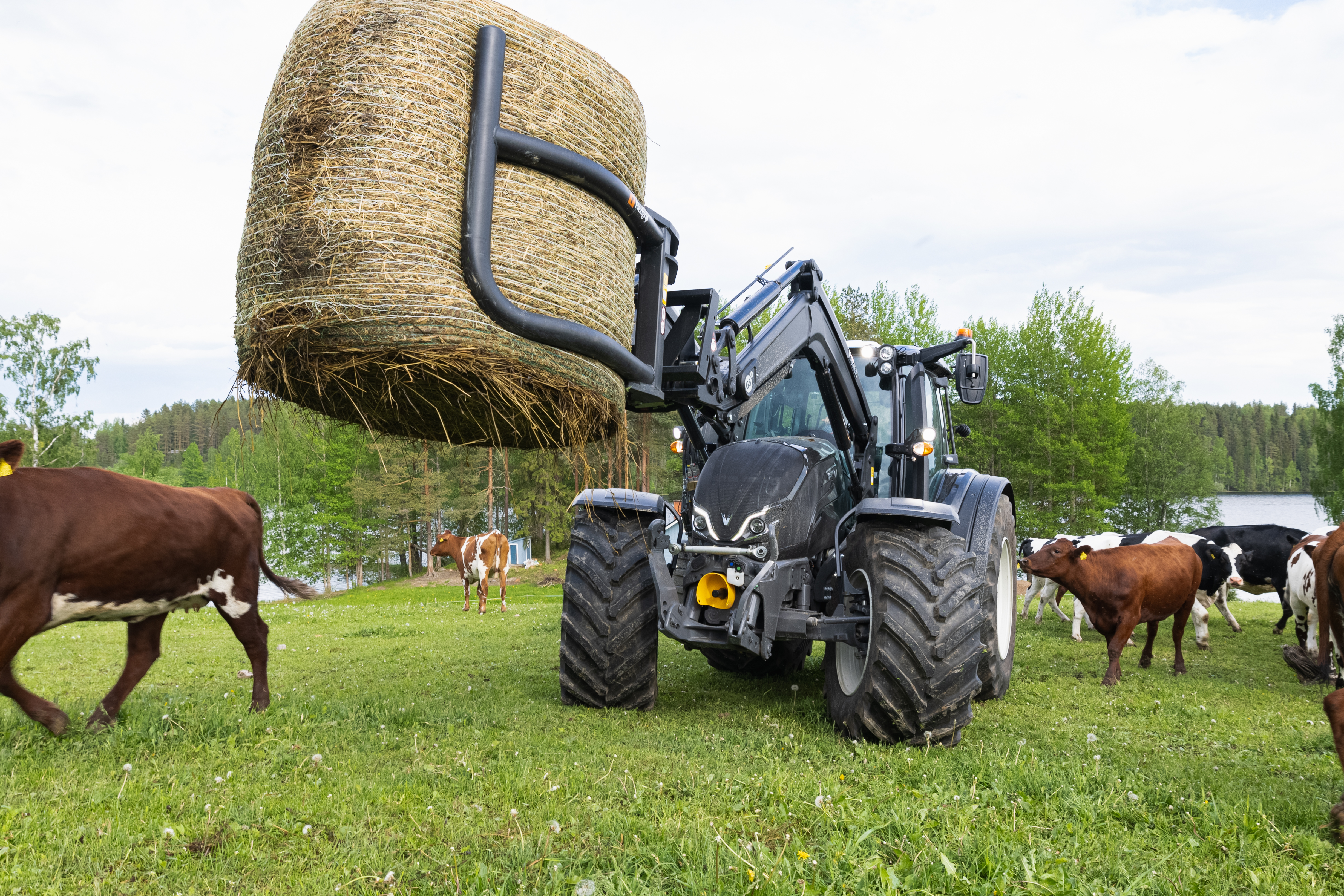 valtra-n-serie-front-lastare